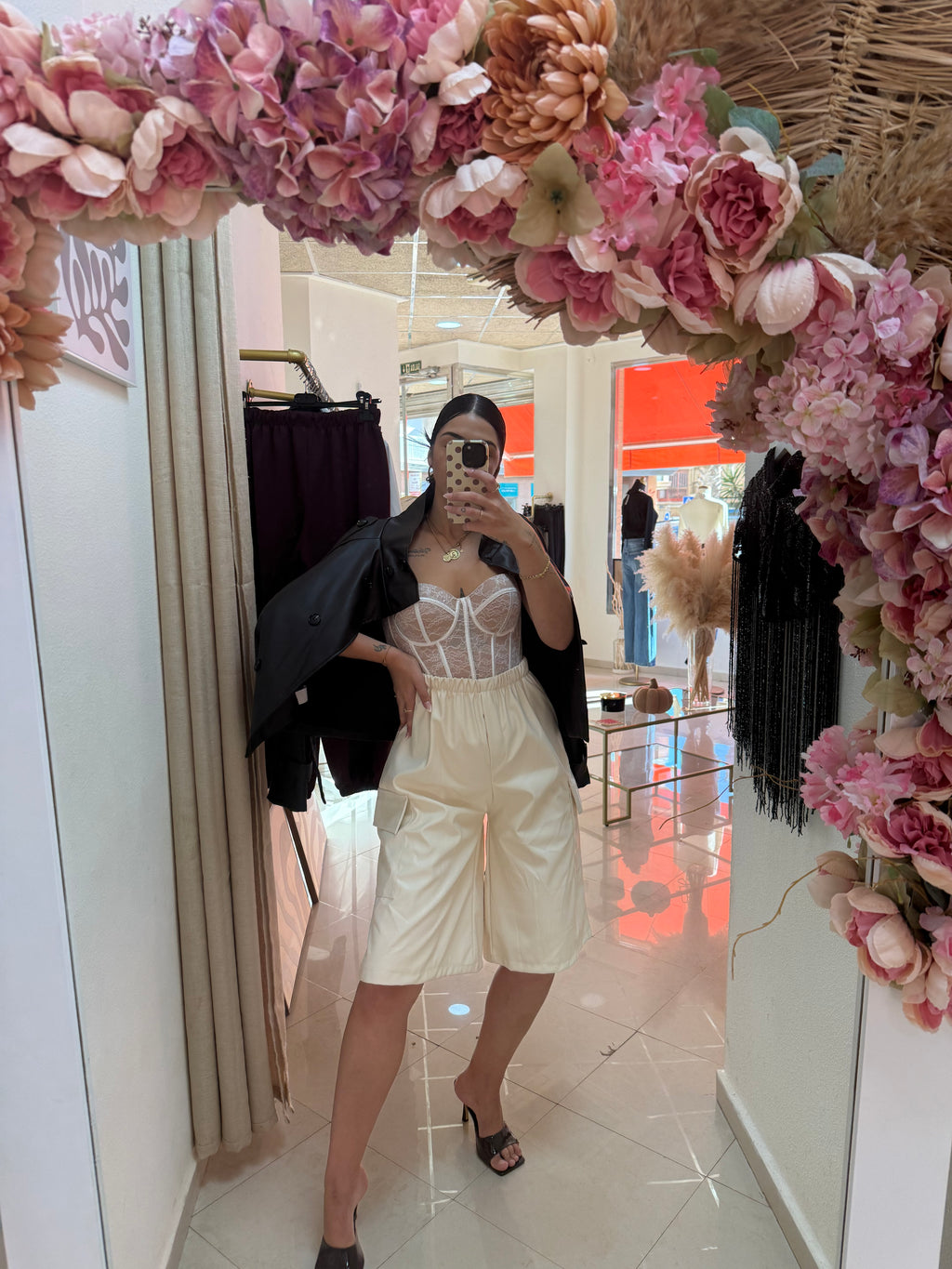 Bermuda Raquel